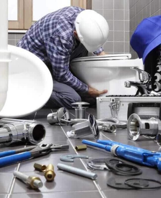 plumber-at-work-in-a-bathroom-1024x683-1
